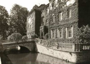 Zabeltitz, Palais, Ostseite mit Brücke über den Wassergraben