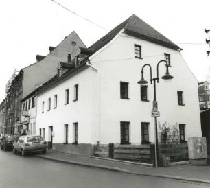 Grünhain-Beierfeld, Auer Straße 16. Wohnhaus (um 1790). Straßenansicht mit Giebelseite