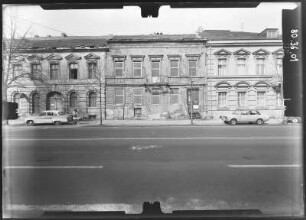 Potsdam, Dortustraße 26 / 25 / 24. Wohnhäuser (1777 [Nr. 26/25]. Straßenfront