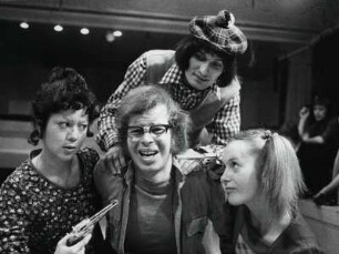 Doof bleibt doof: Y Sa Lo, Ulrich Gressieker, Christian Sorge, Ursula Haustein