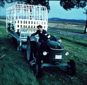 Fotografie: Futtererntetechnik, Grünfutter, Mähwerk, Ladewagen