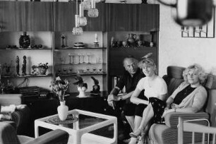 Familie B. (Berufskraftfahrer, technische Mitarbeiterin) mit Wellensittich