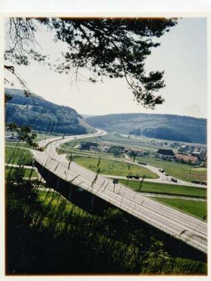 Trassierung mit Blick in Richtung Süden Im Vordergrund AS Geisingen