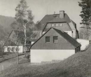Rehefeld-Zaunhaus, Talstraße 8. Ehemaliges Hotel "Jägerhof". Rückseite mit Nebengebäude von Südosten