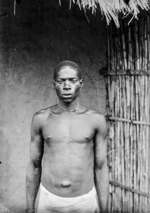 Mann der Yao (Deutsch-Ostafrikaexpedition 1906-1907)