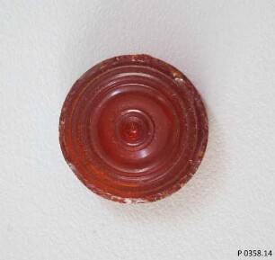 Spielstein transparent / Brettspielkasten mit Spielsteinen und Schachfiguren