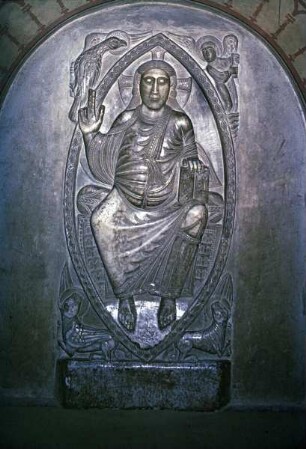 Sieben Reliefs — Christus in der Mandorla
