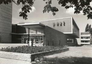 Dresden-Neustadt, Königsbrücker Straße (bis 1990: Otto-Buchwitz-Straße) 21-29. Hauptpostamtsgebäude Neustadt (N 6; 1962-1964, W. Starke, K. Nowotny, G. Biermann)