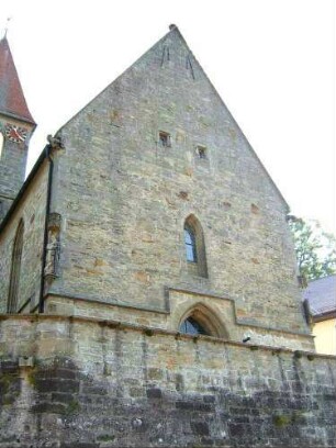 Rieden-Ansicht von Westen mit Kirche über Langhaus (Gotischer Neubau) über Kirchhofmauer (Wehrgang mit Steinbrüstung im 18 Jh abgetragen