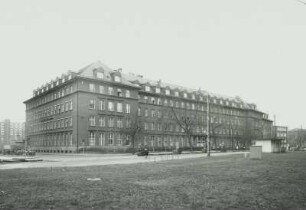 Dresden-Johannstadt. Gerokstraße 18. Postamt 16 (Bezirksdirektion Dresden der Deutschen Post)