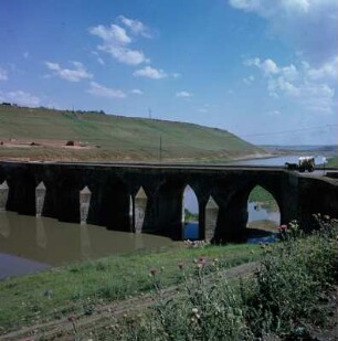 Dogubeyazit, Cobandede-Brücke an der Straße nach Kars