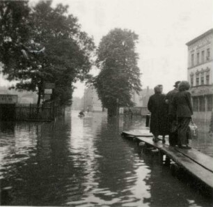 Hochwasser-Katastrophe Juli 1954 : Otto-Schill-Str., Blick nach Kolonnadenstr.
