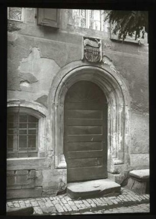 Stadtpfarrhaus, Portal