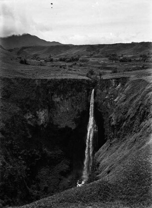 Wasserfall Sipisopiso : Sipisopiso. Der Pisoeflusses, zu dem der Wasserfall gehört, ist ein nördliche Zufluss des Tobasees.