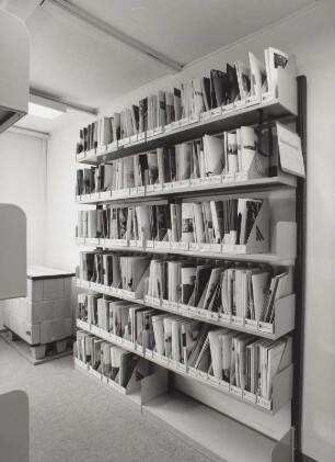 Baracken 19/20. Sonderbestand Geschäftsberichte : Dresden-Südvorstadt, Bayreuther Straße. Sächsische Landesbibliothek - Staats- und Universitätsbibliothek Dresden. Zweigbibliothek Wirtschaftswissenschaften. Baracken 19/20. Sonderbestand Geschäftsberichte