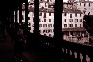 Bassano: von der Ponte degli Alpini auf Häuser an der Brenta