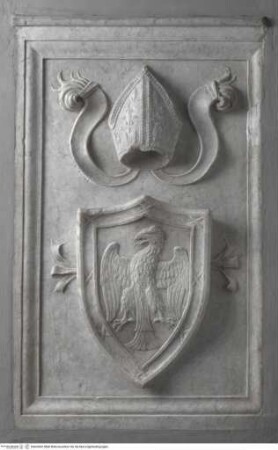 Reliefplatte mit Wappen eines Bischofs