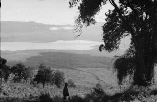Landschaft : Blick auf einen im Ngorongoro-Krater gelegenen See