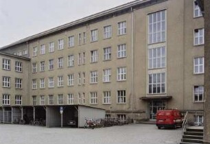 Dresden-Johannstadt, Hans-Grundig-Straße 25 (Gebäude der Fakultät Informatik der TU Dresden). Sächsische Landesbibliothek - Staats- und Universitätsbibliothek Dresden. Zweigbibliothek Informatik.
