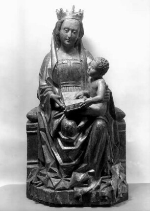Sitzende Madonna