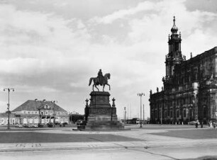 Dresden, Blick über den Theaterplatz : Theaterplatz mit Reiterdenkmal König Johanns (1889; J. Schilling), Italienischem Dörfchen und Hofkirche