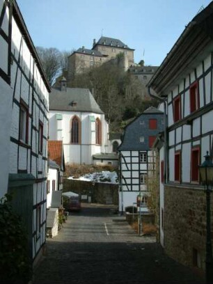 Burg Blankenheim vom Dorf aus gesehen