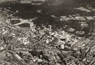 Luftbildaufnahmen von Karlsruhe. Gesamtes Stadtgebiet - Innenstadt mit Güterbahnhof und Wildparkstadion