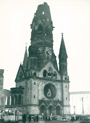 Gedächtniskirche weihnachtlich geschmückt