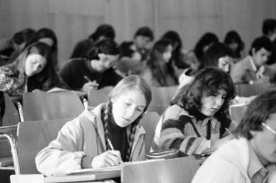 Freiburg; Littenweiler: Pädagogische Hochschule; großer Hörsaal, Studenten