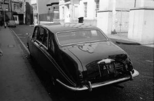 In London mit Daimler DS420 (ATV = Fernsehsender?)