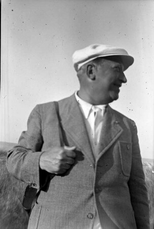 Theodor Blumer (1881-1964; Komponist, Dirigent). Fotografie im Freien, Leipzig 1937