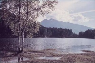 Gebirgslandschaft mnit See