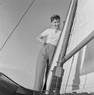 Elisabeth Gremmler auf einem Segelboot