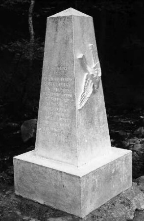Denkmal für den 1925 im Höllental abgestürzten Flieger