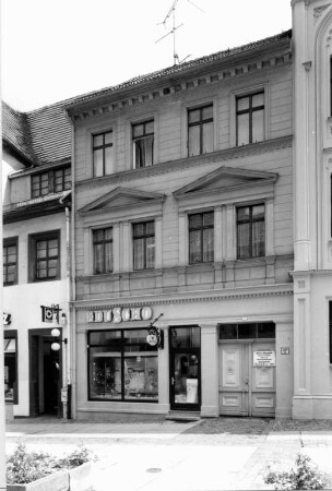 Torgau, Bäckerstraße 5. Wohnhaus mit Laden (Baubeginn 2. H. 16. Jh., Fassade nach 1886). Straßenansicht