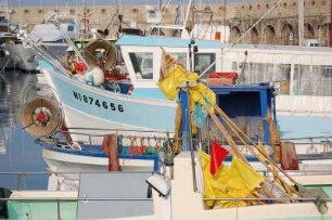 Antibes - Fischerhafen : Fischerboote im Hafen von Antibes, aufgenommen im April 2006