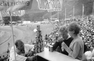 Schauinslandrennen: Am Coca-Cola Stand; (Dieter und Ursula)