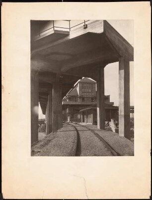 Gaswerk, Dresden-Reick: Blick auf Gleisanlage und Ofenhaus