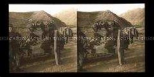 Österreichischer Soldat am 24 cm Mörser