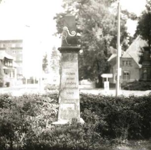Postsäule : Calau (Kreis Oberspreewald-Lausitz), am Kreishaus. Postsäule (Distanzsäule), Sandstein, 1738, verändert
