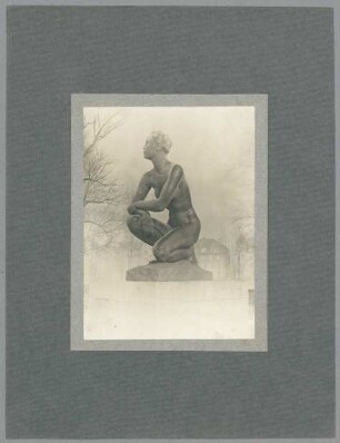 Große Kauernde, 1925/27, Bronze