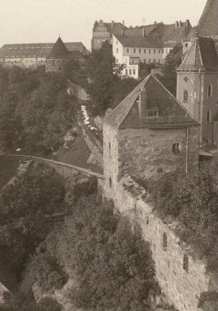 Bautzen. Blick von der Alten Wasserkunst auf das Mühltor zum Schloss