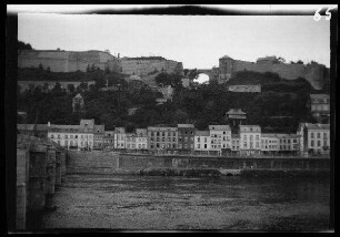 Namur (Provinz Namur, Belgien): Zitadelle Blick vom Quai de Meuses auf die Zitadelle, die Pont de Jambes und die Maas (Gewässer)]