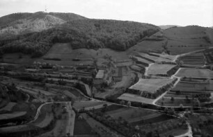 Oberbergen: Terrassen mit Totenkopf bei Oberbergen