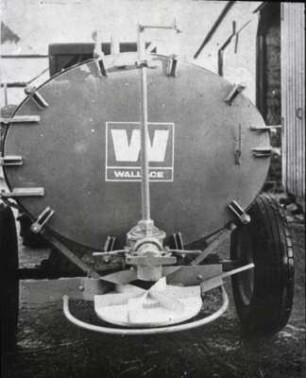 Heckansicht des Wallace-Güllesaugwagens