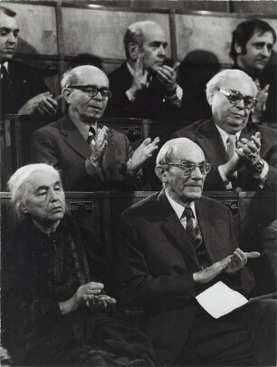 Ludwig Renn und Anna Seghers : Eröffnungsfeier der Akademie der Künste der DDR anlässlich der Einweihung des neues Gebäudes im Langenbeck-Virchow-Haus Berlin