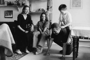 Familie Quintana (Schauspielerin, Regisseur) in ihrer Wohnung