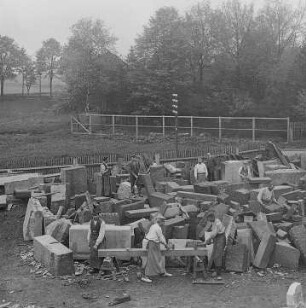 Blöcke auf dem Lagerplatz : Technikgeschichte | Technologie | Steinbruch und Steinbearbeitung | W. Netzsch, Granit und Syenit-Werke Selb i. B.