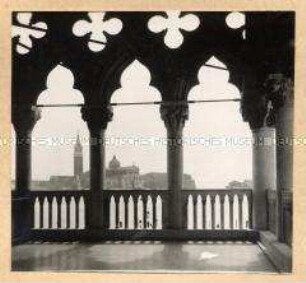 Venedig, Blick vom äußeren Umgang des Dogenpalastes auf die Klosterkirche Sant Giorgio Maggiore