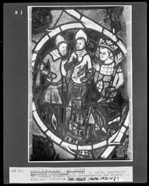 Mittleres Chorfenster mit Szenen aus dem Leben Jesu und Königs- und Prophetenreihe — Linke Fensterbahn mit Szenen aus Kindheit und Jugend Christi — Herodes befiehlt seinen Soldaten den Kindermord
